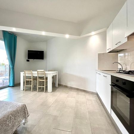 Angolo Mare Apartment&Rooms Porto Pino Esterno foto