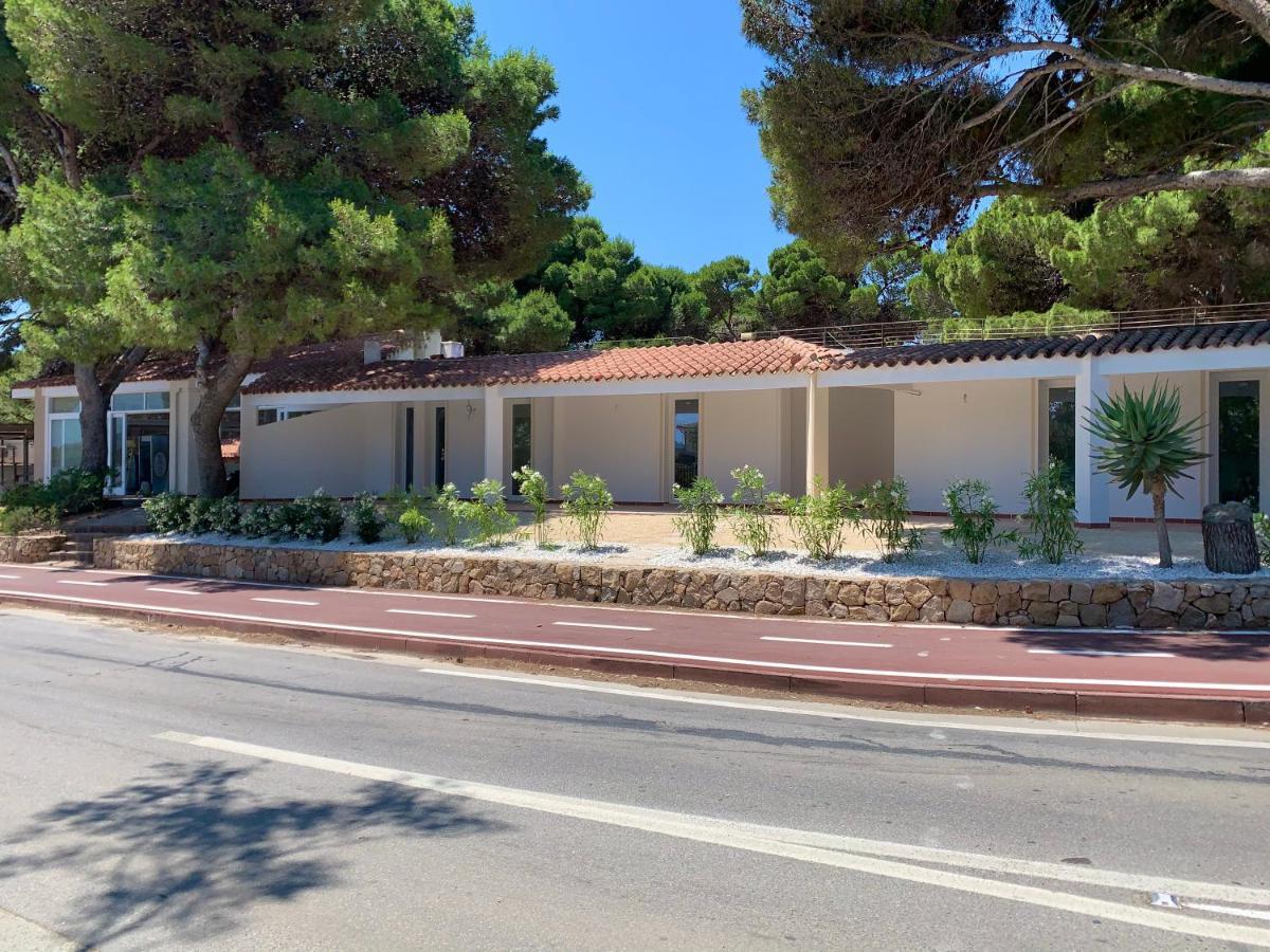 Angolo Mare Apartment&Rooms Porto Pino Esterno foto