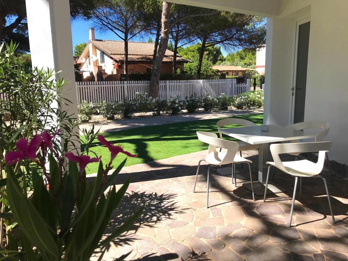 Angolo Mare Apartment&Rooms Porto Pino Esterno foto