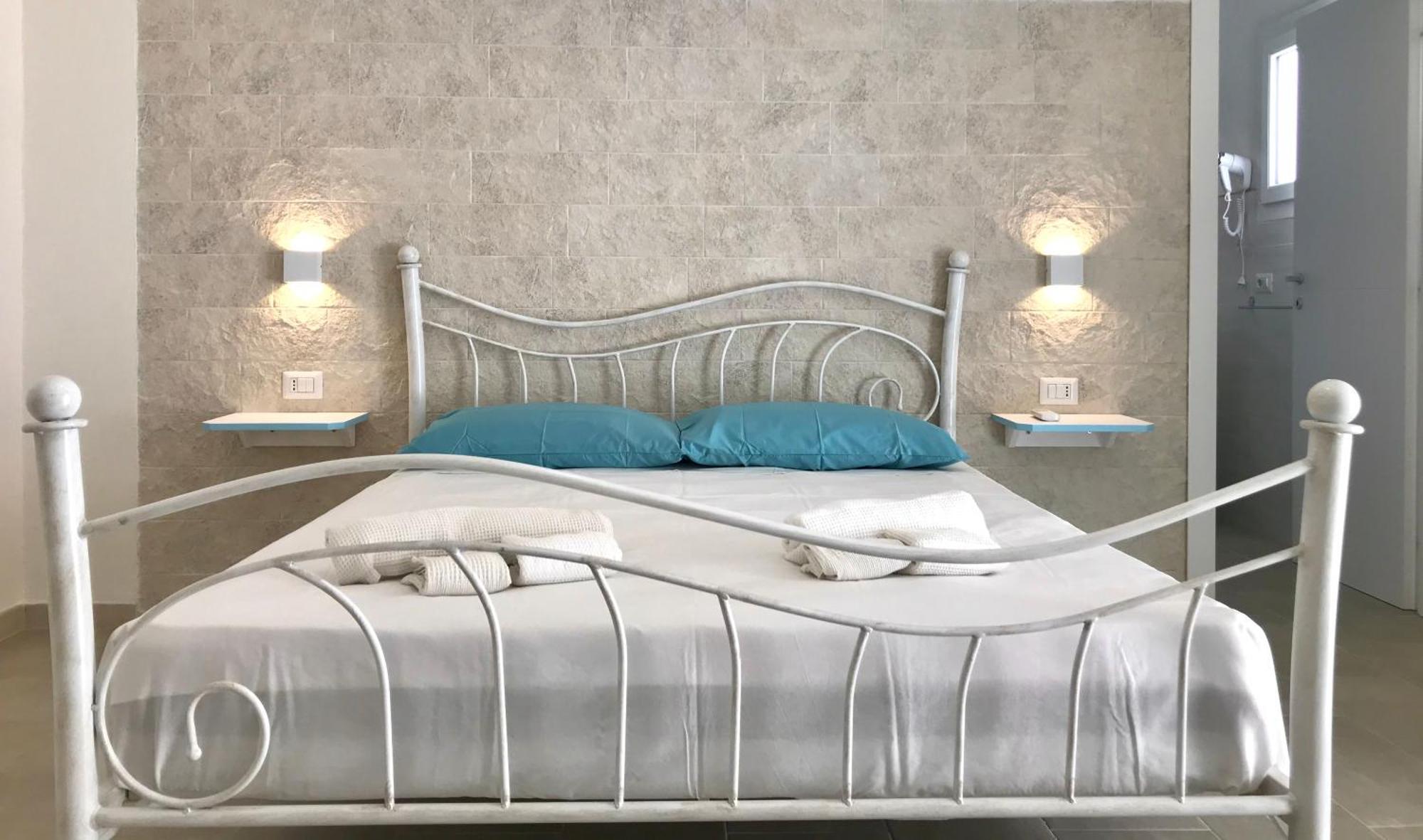 Angolo Mare Apartment&Rooms Porto Pino Esterno foto