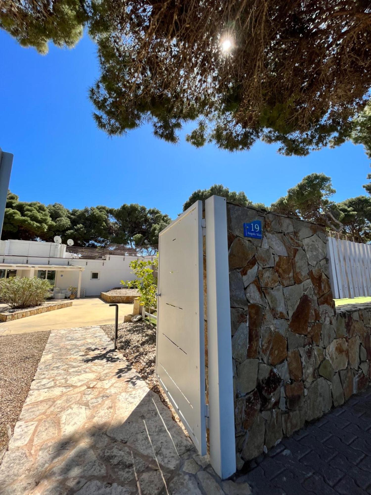 Angolo Mare Apartment&Rooms Porto Pino Esterno foto