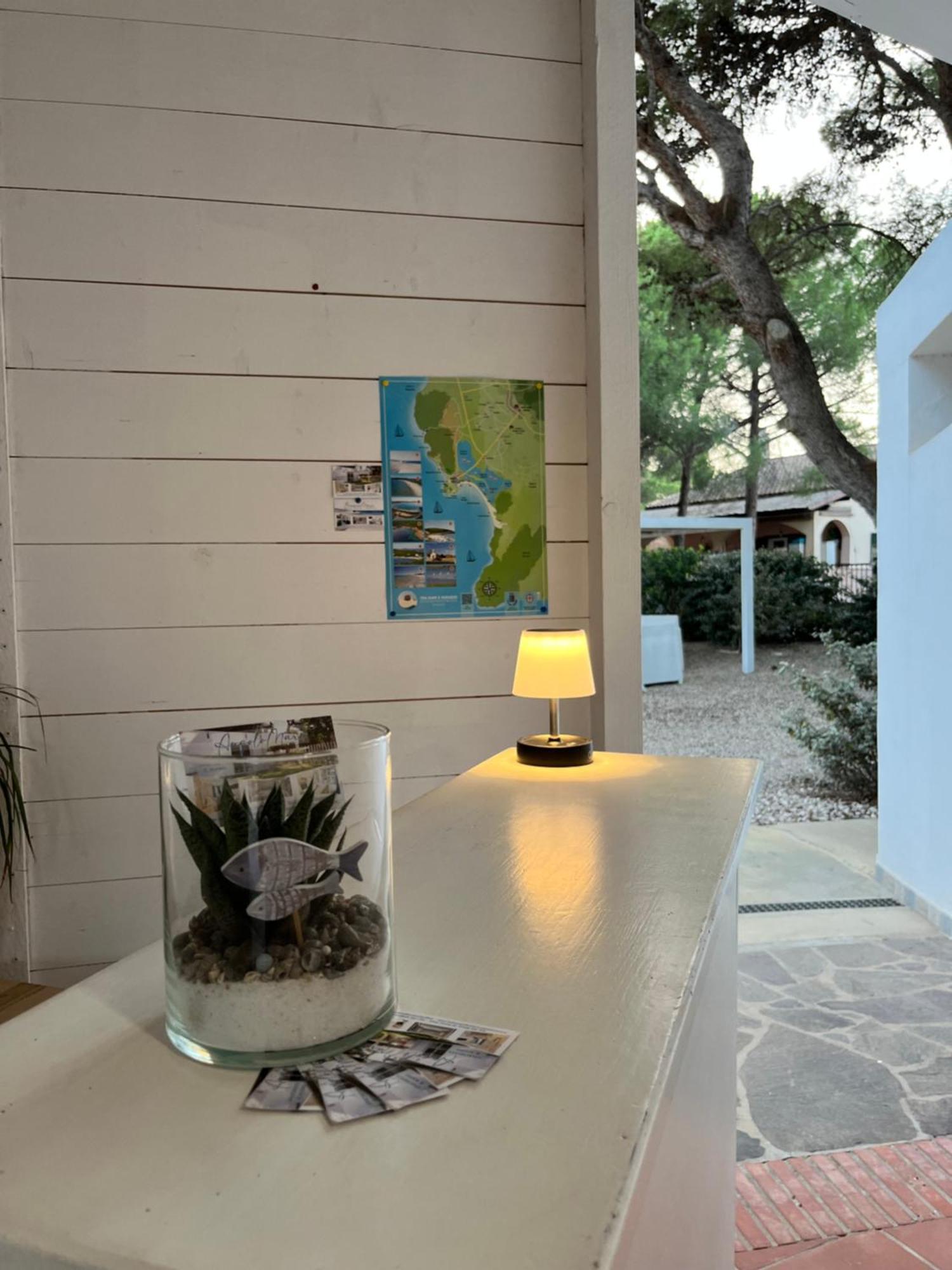 Angolo Mare Apartment&Rooms Porto Pino Esterno foto