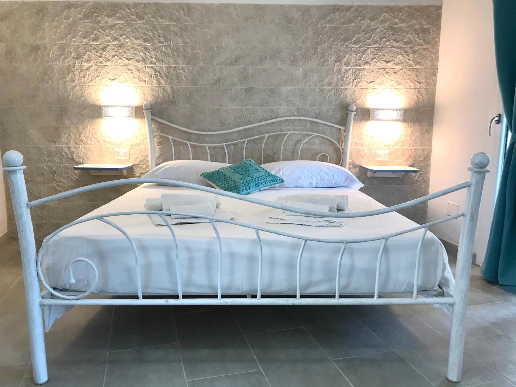 Angolo Mare Apartment&Rooms Porto Pino Esterno foto